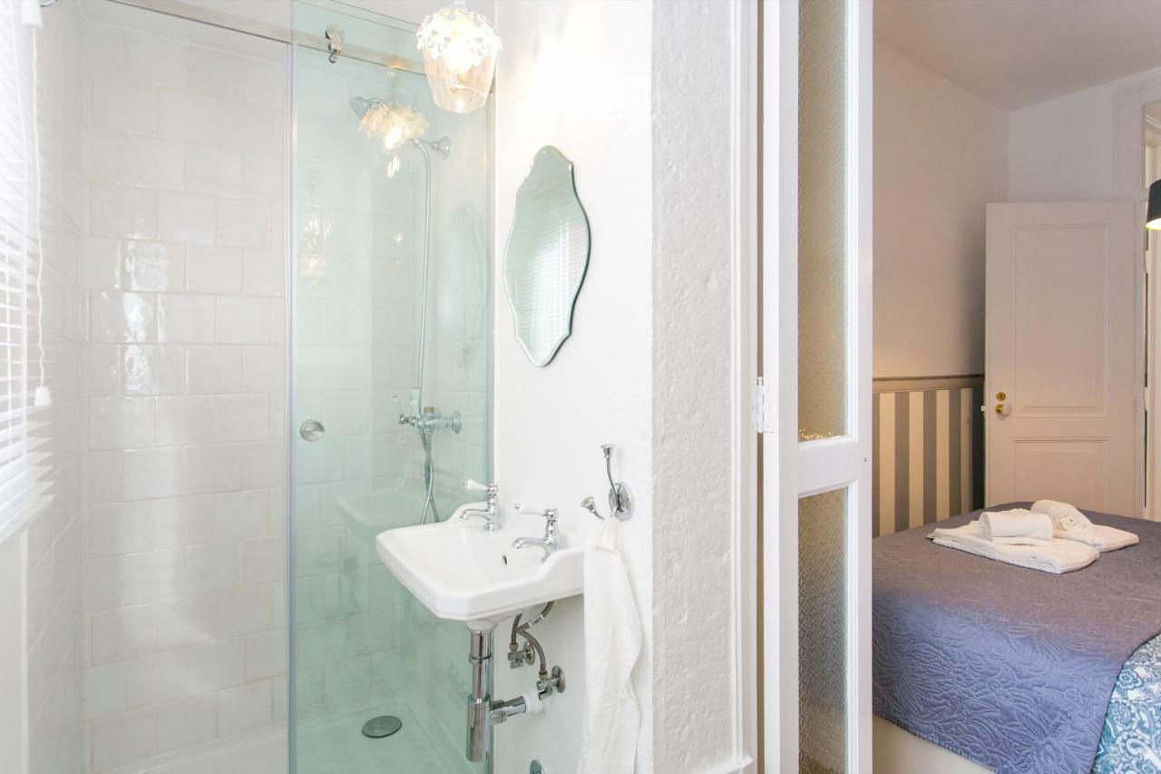 2 beautiful suites upscale flat embracing Tejo! Lisabona Exterior foto