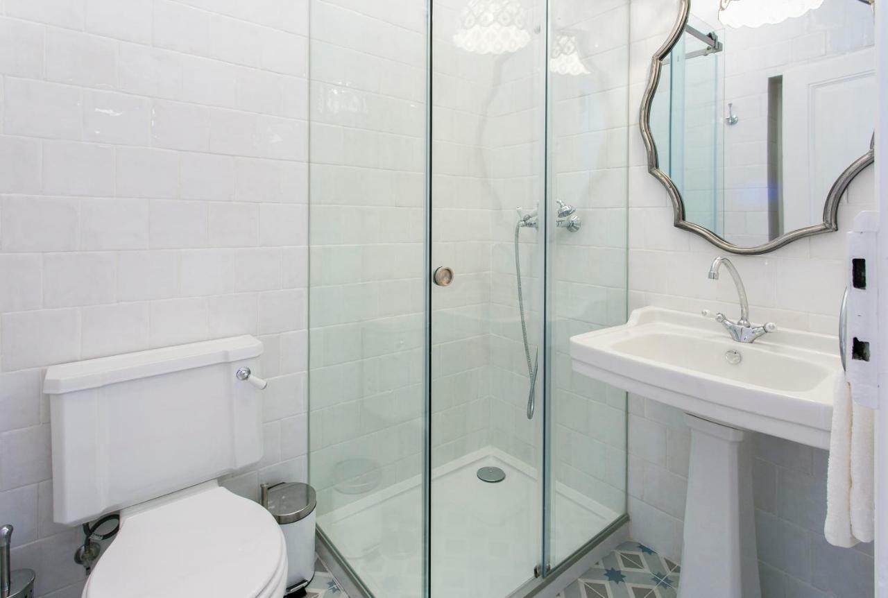 2 beautiful suites upscale flat embracing Tejo! Lisabona Exterior foto