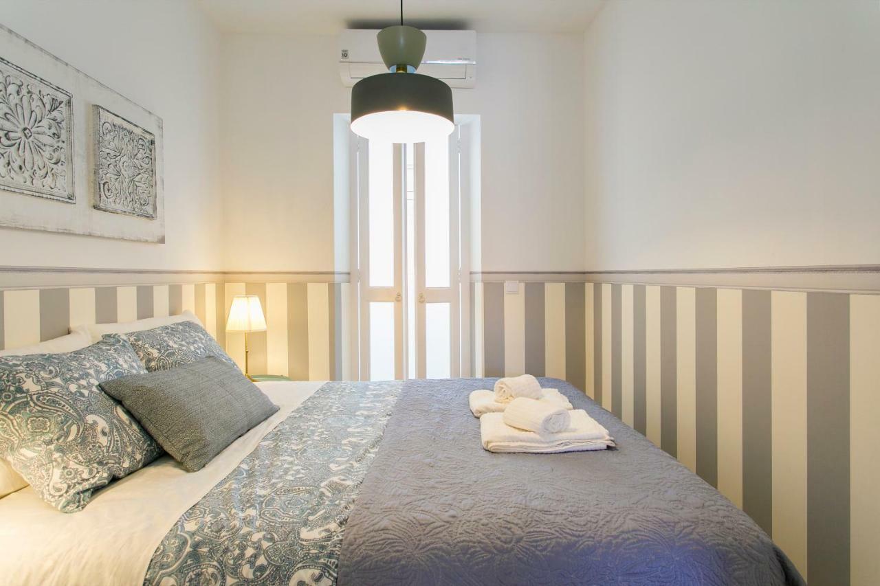 2 beautiful suites upscale flat embracing Tejo! Lisabona Exterior foto