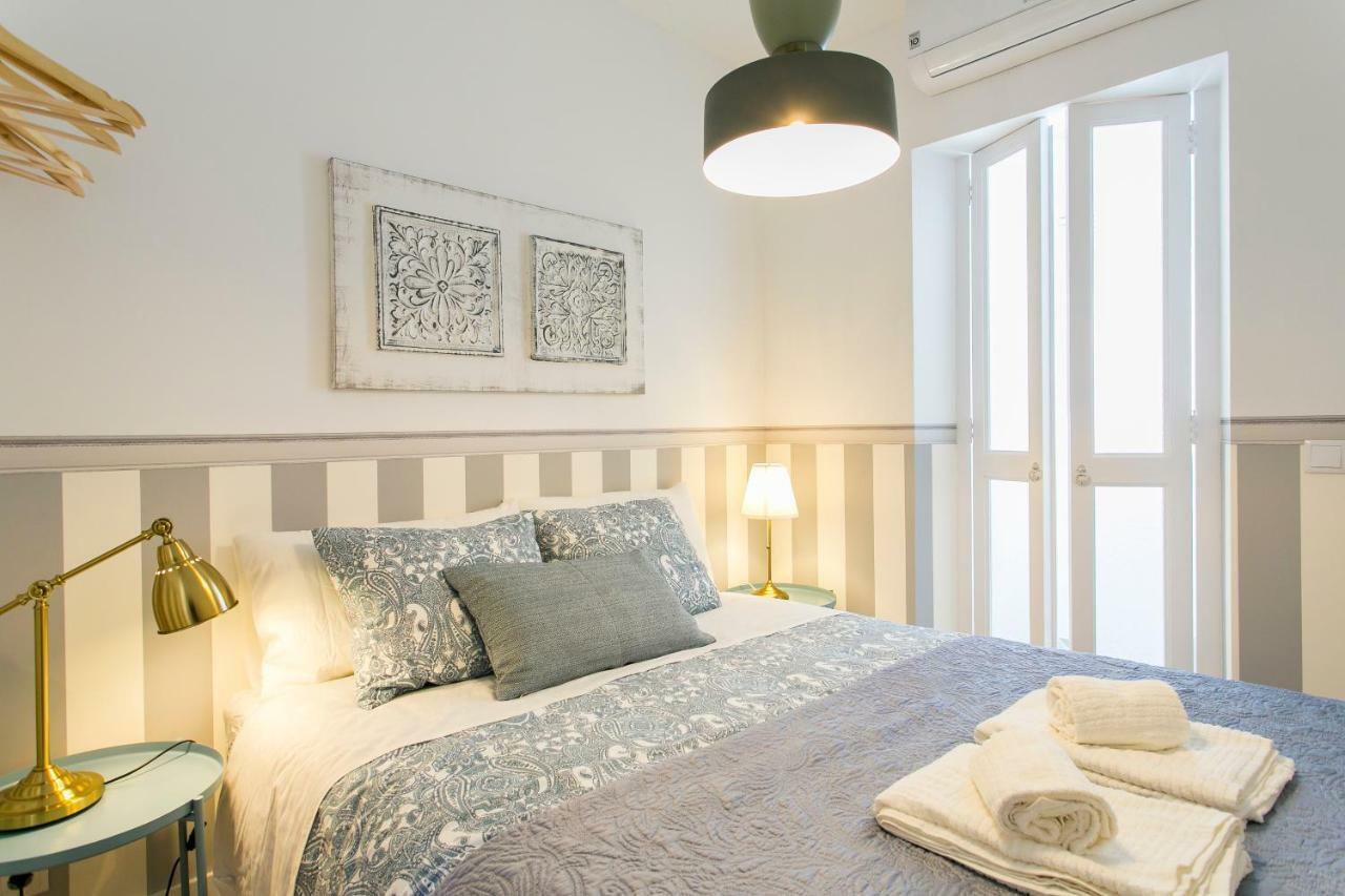 2 beautiful suites upscale flat embracing Tejo! Lisabona Exterior foto
